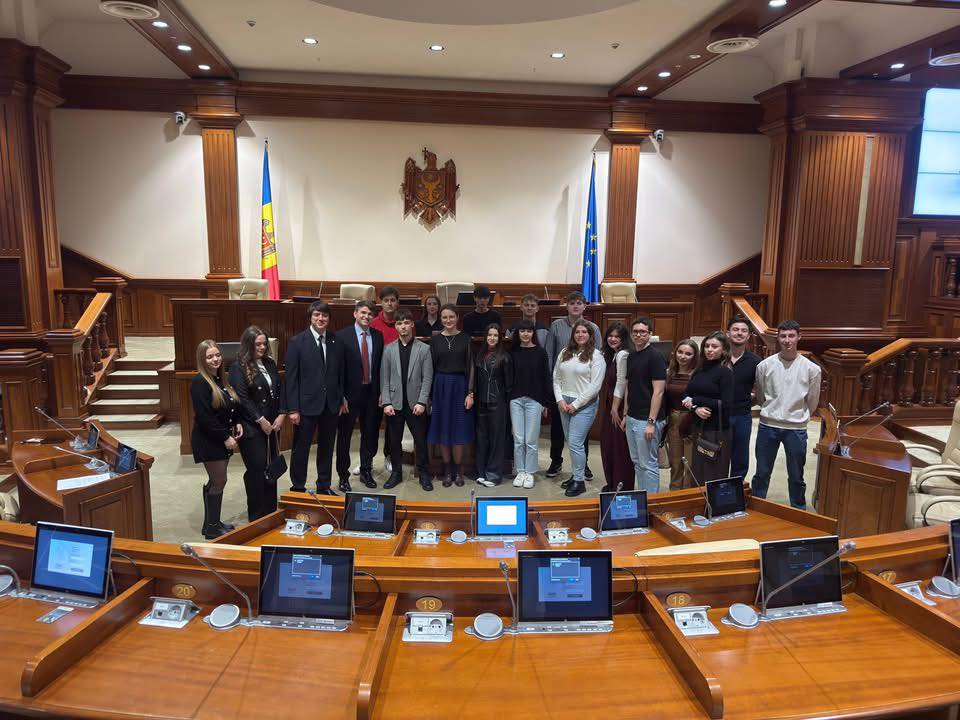 Colegiul ULIM în vizită la Parlamentul Republicii Moldova