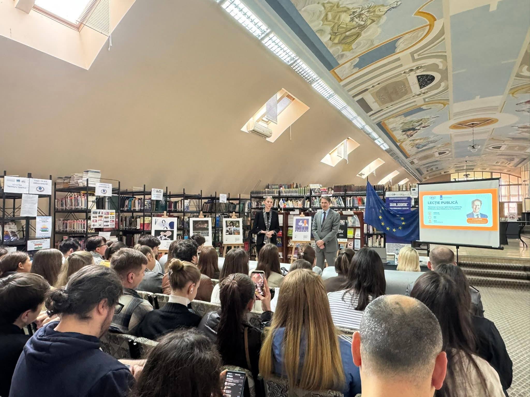 Grup de studenți ULIM